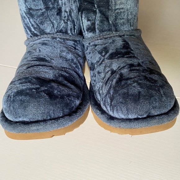 UGG Classic Mini II Velvet Fashion Winter Boots Big Girl Size 4 - Picture 10 of 12